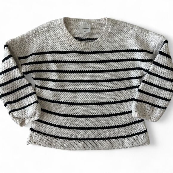 Abercrombie Kids Crocheted Striped Sweater Size 5/6 - Picture 1 of 5